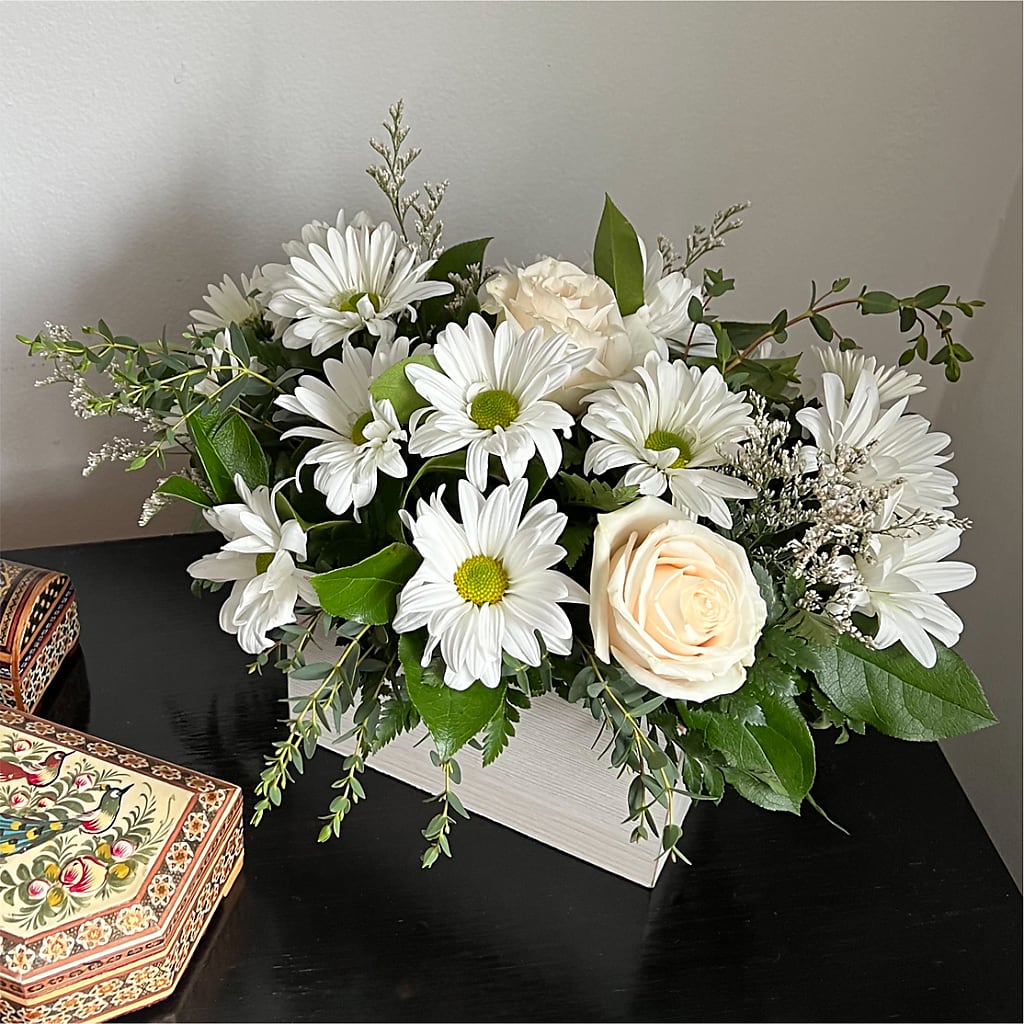 Fresh Linen Box Bouquet –  County Seat Florist, Mays Landing NJ